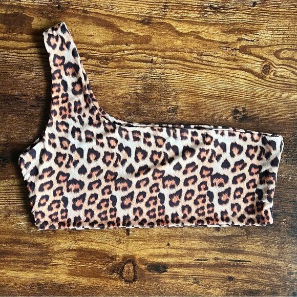 Pretty Little Thing Brown & Tan Leopard Print One Shoulder Crop Top - Picture 6 of 8